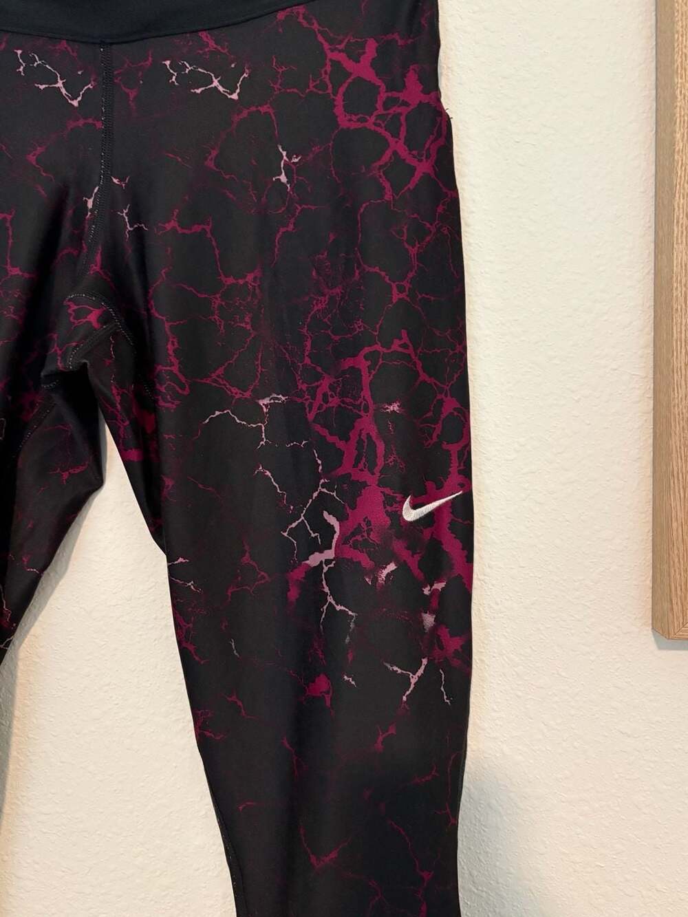 Nike Womens Printed Stay Warm Running Capri Pants Black/Purple - Picture 6 of 9